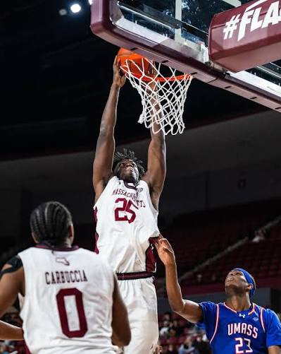 Dimitri Clerc dunking during an NJCAA Division I game